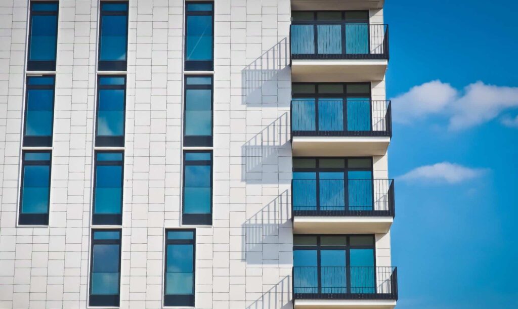 Loi Alur : Impacts sur les Propriétaires et Locataires en Immobilier en France